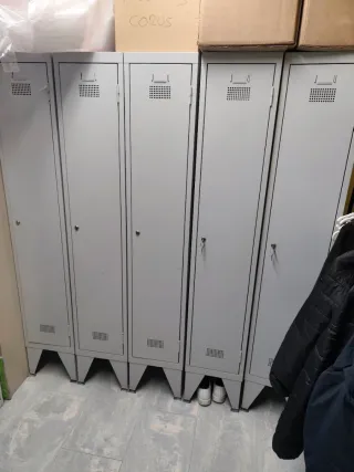 Taquillas metálicas grises