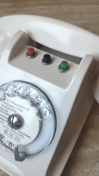 Teléfono antiguo Ericsson 4411A baquelita blanco