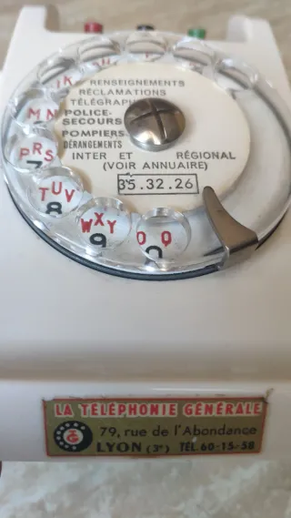 Teléfono antiguo Ericsson 4411A baquelita blanco