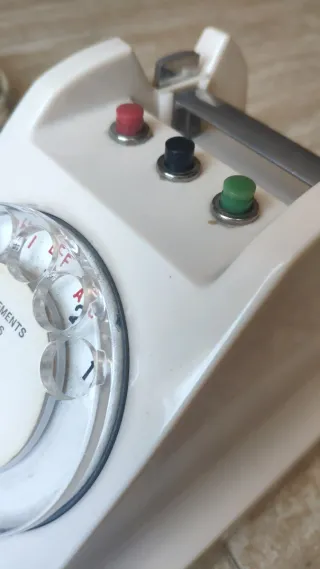 Teléfono antiguo Ericsson 4411A baquelita blanco