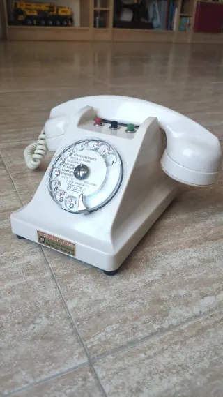 Teléfono antiguo Ericsson 4411A baquelita blanco