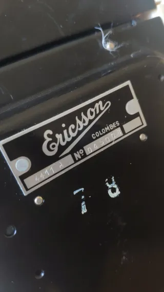 Teléfono antiguo Ericsson 4411A baquelita blanco