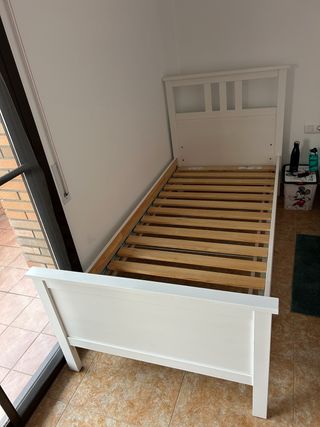 Cama individual blanca de madera Ikea