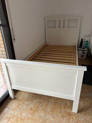 Cama individual blanca de madera Ikea