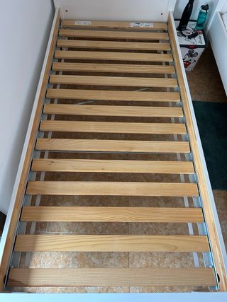 Cama individual blanca de madera Ikea