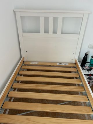 Cama individual blanca de madera Ikea