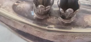 Escribanía con plumas