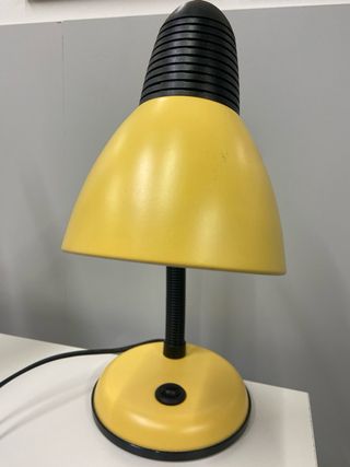 Flexo de mesa amarillo y negro