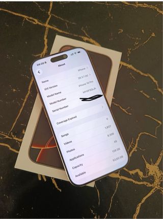 iPhone 16 Pro Dorado/Rosa