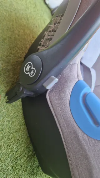 Silla de coche para bebé gris