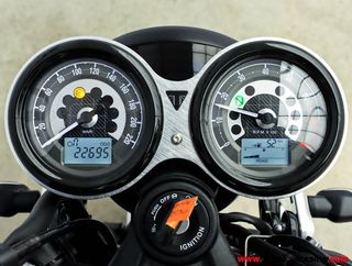 TRIUMPH SPEED TWIN 1200