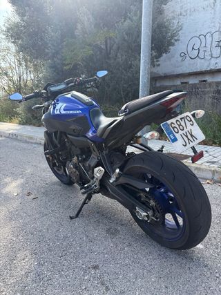 Yamaha MT-07 (CON EXTRAS)