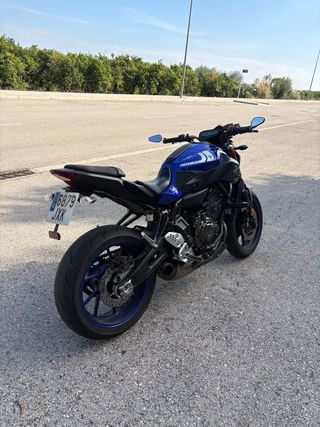 Yamaha MT-07 (CON EXTRAS)