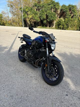 Yamaha MT-07 (CON EXTRAS)