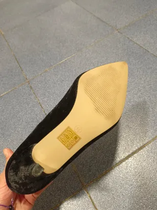 Zapatos de tacón negros de terciopelo