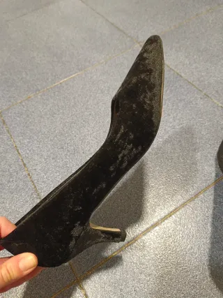 Zapatos de tacón negros de terciopelo