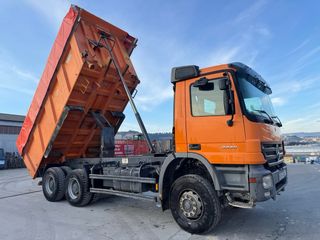 Camión Dumper Mercedes Actros 3336