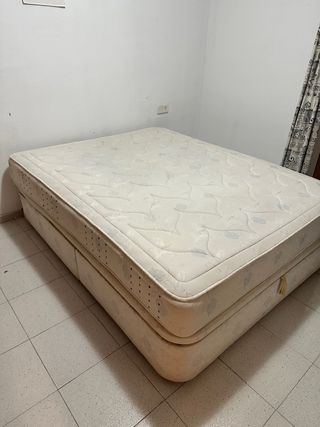 Colchón y canapé de tela