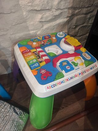 Mesita de actividades musicales para bebés