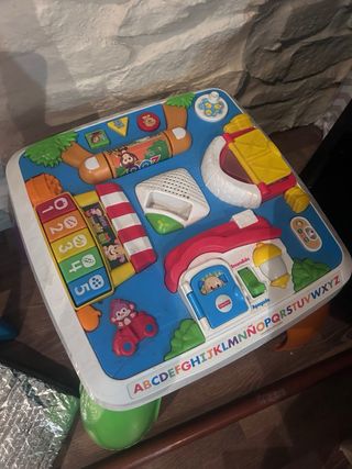Mesita de actividades musicales para bebés