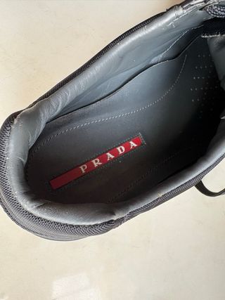 Zapatillas Prada Negras y Rojas