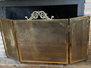 Salva chispas chimenea dorado