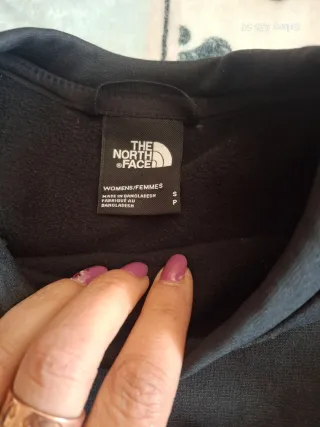 Felpa The North Face nera e pinocchietto Nike TG s