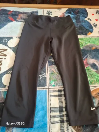 Felpa The North Face nera e pinocchietto Nike TG s