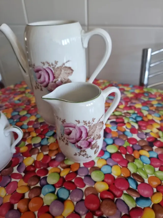 Conjunto de porcelana con flores