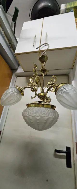 Lámpara de techo antigua dorada