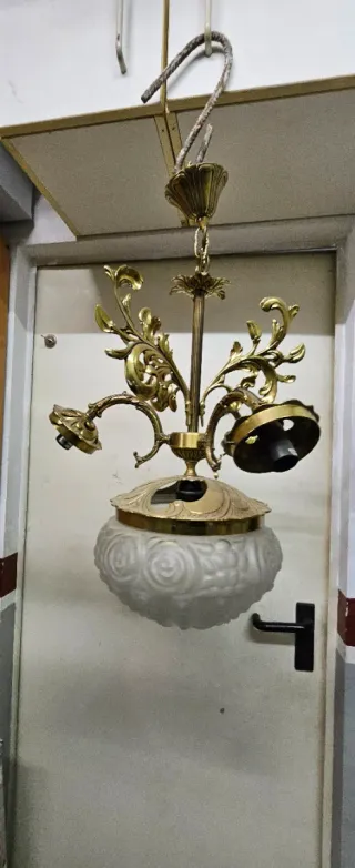 Lámpara de techo antigua dorada