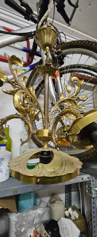 Lámpara de techo antigua dorada