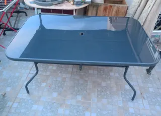 Lote: Mesa de Jardín cristal y Baúl madera- Nuevos