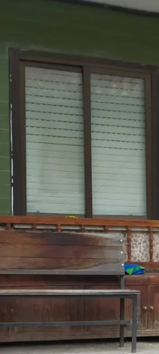 Ventana corredera aluminio marrón