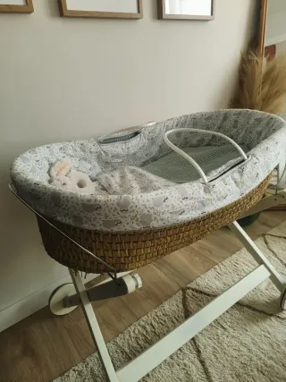 Moisés mimbre vestiduras hechas mano