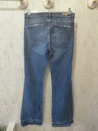 Pantalón vaquero Zara flare