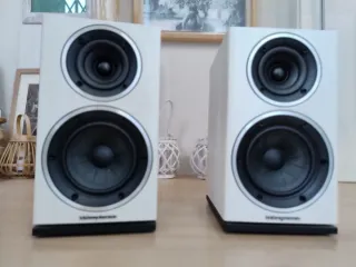 Altavoces Wharfedale diamond 220