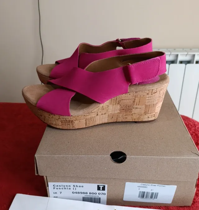 Sandalias cuña piel fucsia T41 y 42