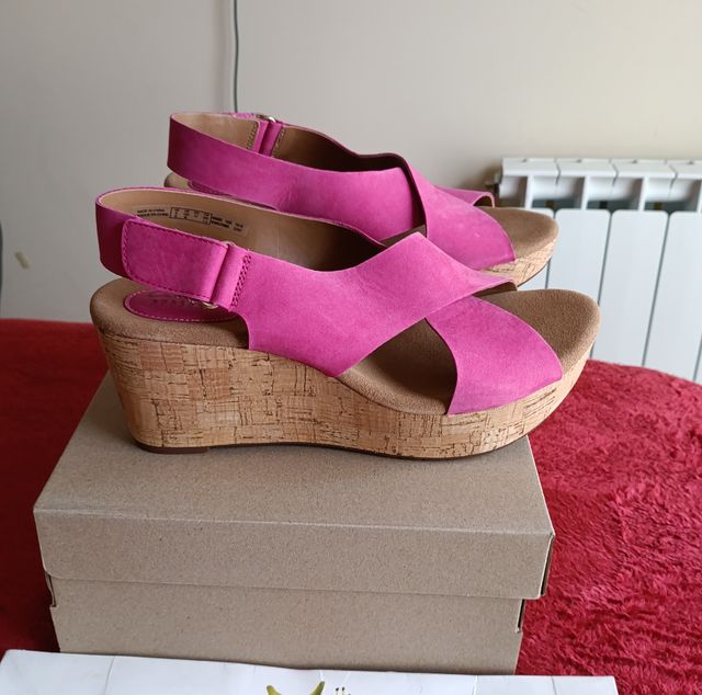 Sandalias cuña piel fucsia T41 y 42