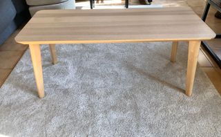 Mesa de madera clara