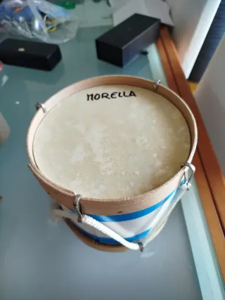 Tambor infantil con baqueta