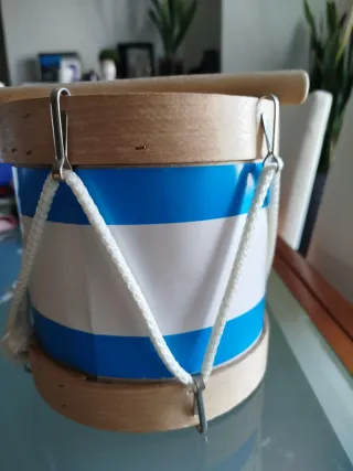 Tambor infantil con baqueta