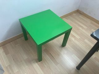 Mesa auxiliar verde