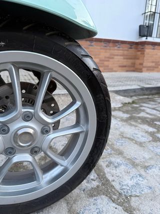 Vespa Primavera 125 Scooter Automática