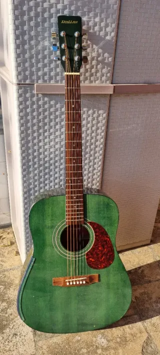 Guitarra Acústica. SÓLO VENTA EN PERSONA.