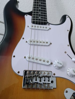 Guitarra Elécrica Stratocaster como nueva