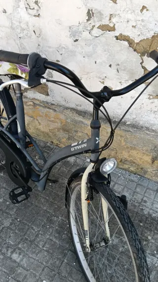 Bicicleta urbana BTWIN gris