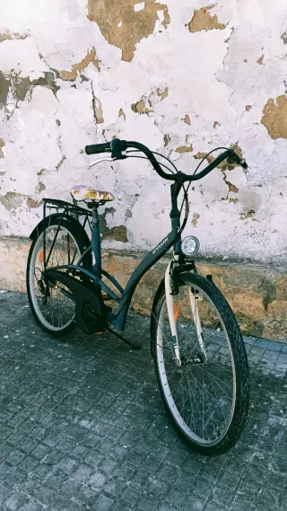 Bicicleta urbana BTWIN gris