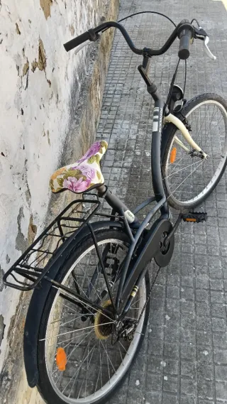 Bicicleta urbana BTWIN gris