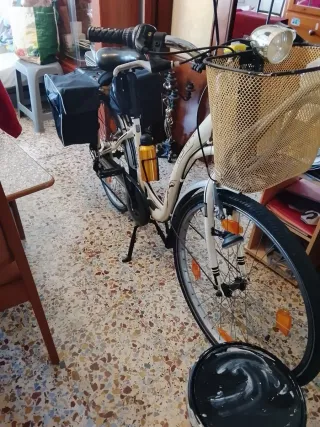 Bicicleta nueva con accesorios